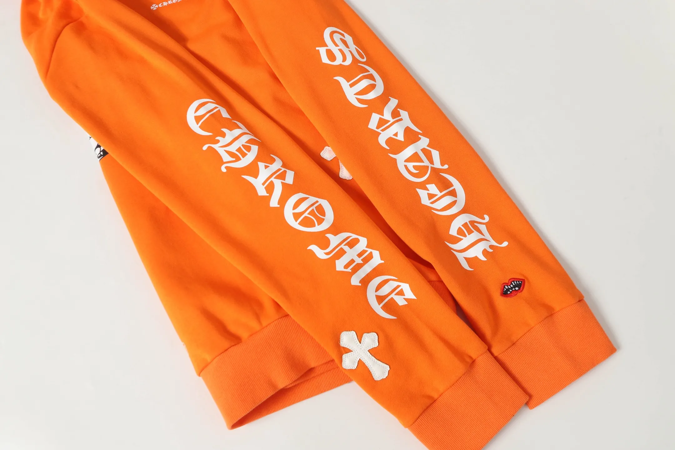 P260 #L3113 cross-border model. Those who pursue quality should not place an order. -Chrome Hearts/Chrome Hearts 23ss graffiti spoof printed hooded sweatshirt -High weight, high density and high quality. The wool is soft, delicate and skin-friendly. It feels soft and silky. It has excellent warmth and skin-friendly properties.